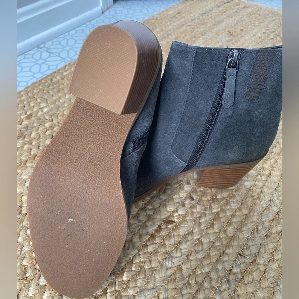 Susina Dana-Lea Grey Suede Boots Size 9